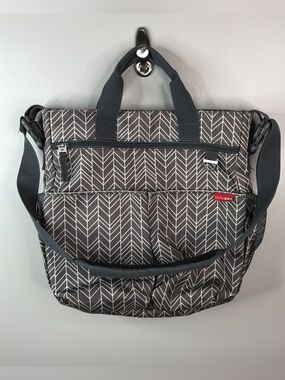 Skip Hop Chevron Pattern Gray Diaper Bag EUC